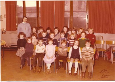 Auvelais : école Saint François. Classe de Sœur Thérèse