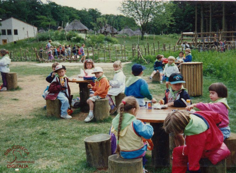 Auvelais : école Saint François (rue Pont-à-Biesmes). Classe de Mme DEFOEUX Yolande