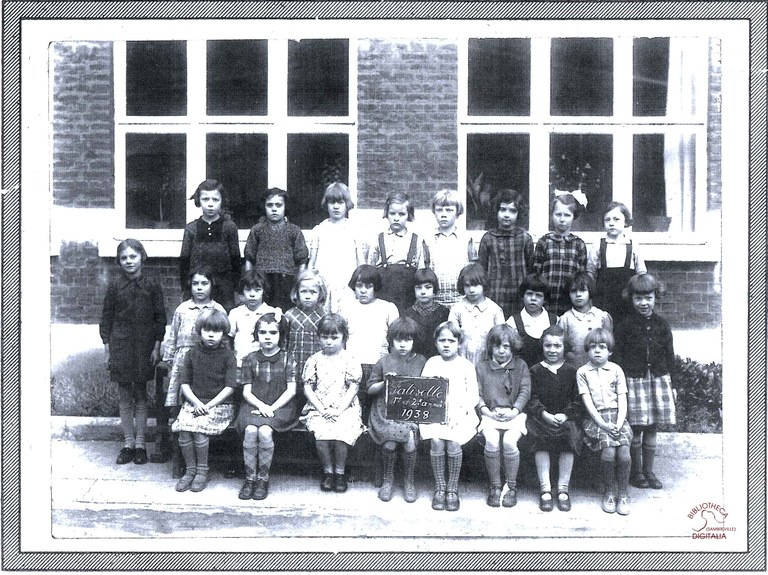 Falisolle: l’école communale, classes de 1ère et 2ème années en 1938