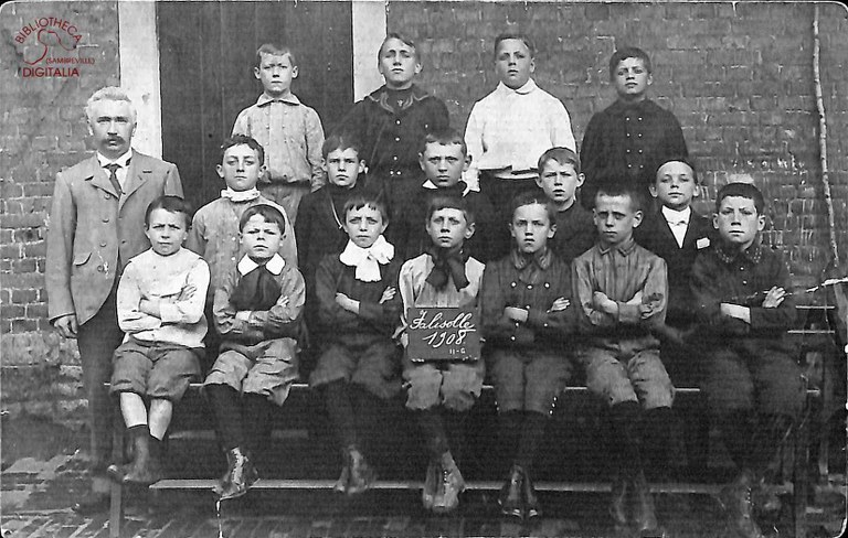 Falisolle : photo de classe de garçons de 1908