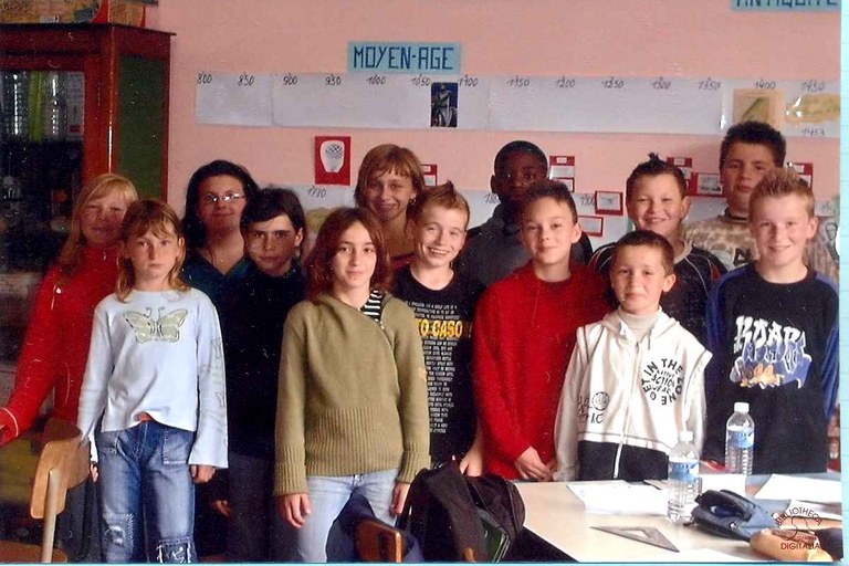 Keumiée : école communale. Classe de Mme Marie-Aline (5ème et 6ème primaires)