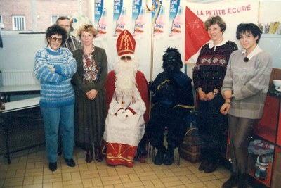 Keumiée : école communale. Les enseignants et Saint Nicolas
