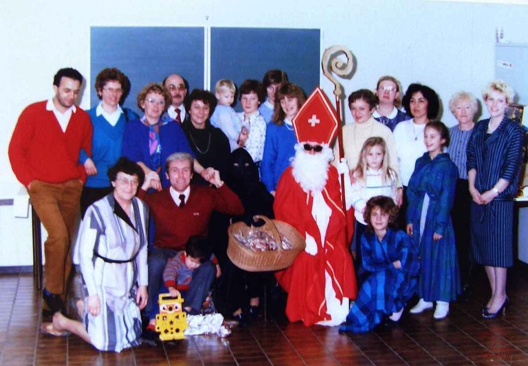 Moignelée : école communale. Les enseignants et Saint Nicolas