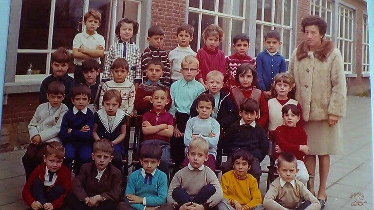 Moignelée : école communale, photo de classe. Classe de Mme SANQUIN