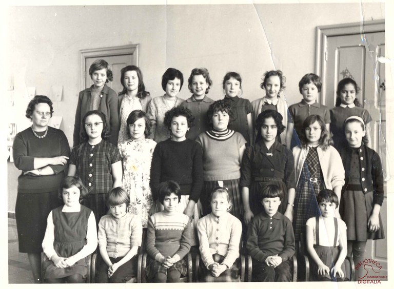 Velaine-sur-Sambre : école communale