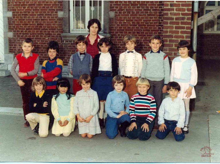 Velaine-sur-Sambre : école communale. 2ème année, classe de Mme Marie-Aline