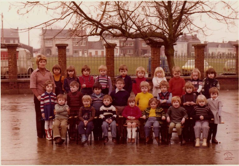 Velaine-sur-Sambre : école communale
