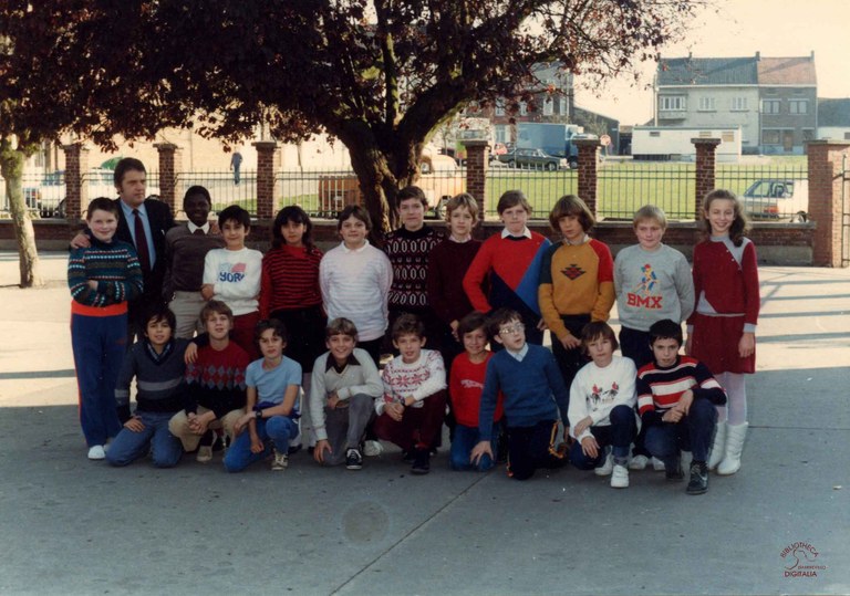 Velaine-sur-Sambre :école communale. 6ème primaire