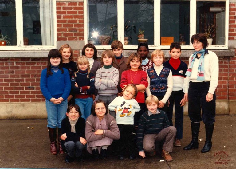 Velaine-sur-Sambre : école communale. 4ème année, classe de Mme Marie-Aline