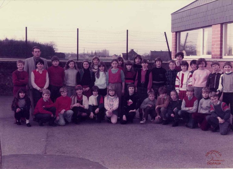 Velaine-sur-Sambre : école communale. 5ème année
