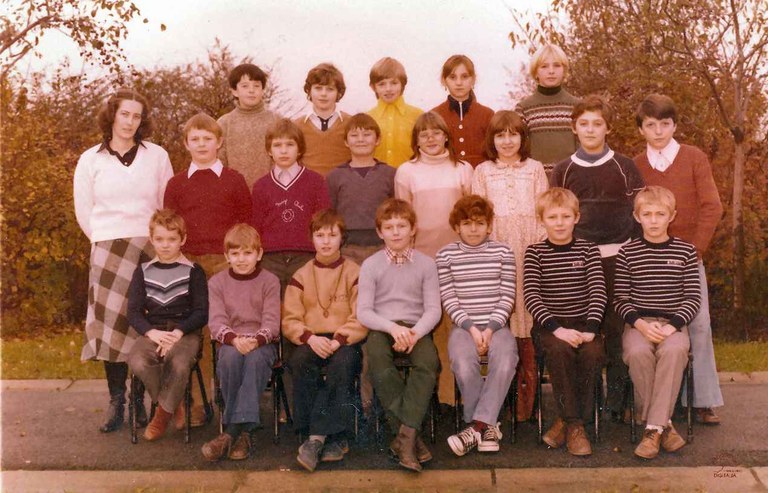 Velaine-sur-Sambre : école communale. 5ème année