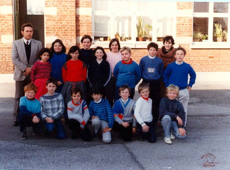 Velaine-sur-Sambre : école communale. 6ème année