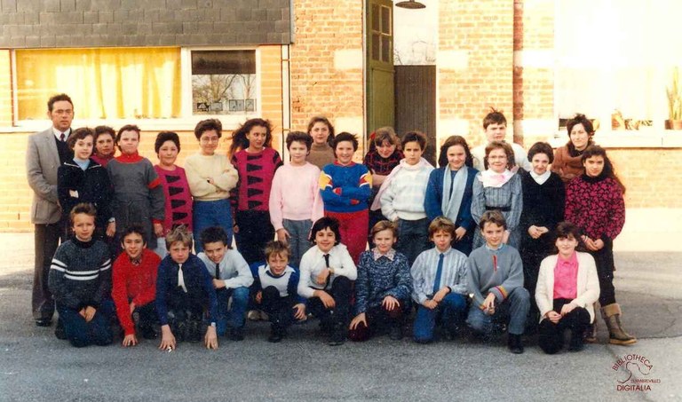 Velaine-sur-Sambre : école communale. 6ème année