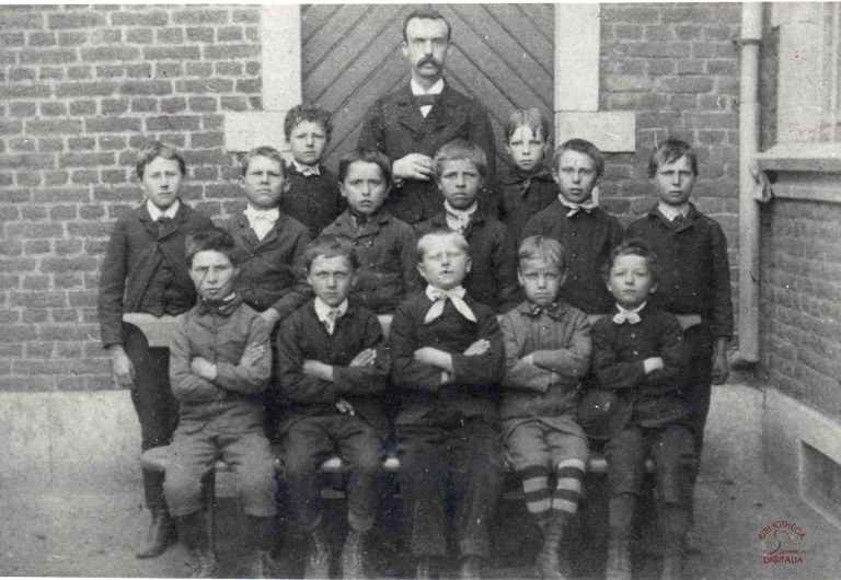 Velaine-sur-Sambre : école communale