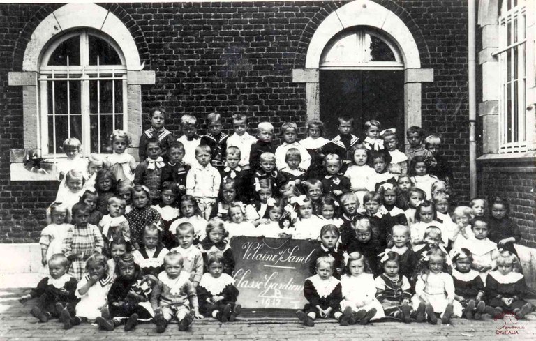 Velaine-sur-Sambre : école communale, classe gardienne