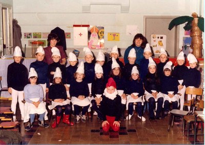Velaine-sur-Sambre : école communale. La saint Nicolas : "les schtroumpfs"