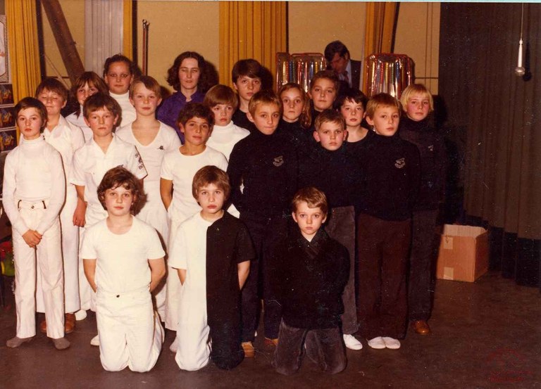 Velaine-sur-Sambre : école communale. La Saint Nicolas : "les Poppys"