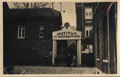 Tamines : entrée de l'Institut Saint Jean-Baptiste