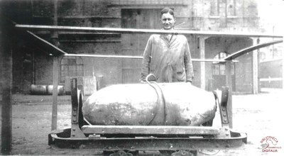 Bombe non explosée lancée par un avion anglais sur la Centrale électrique d'Auvelais, en 1944