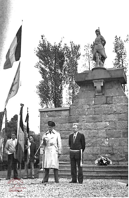 Falisolle Commémorations au pied du monument de Caporal Pierre LEFEUVRE