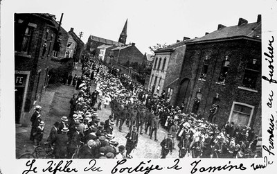 Tamines : cortège pour la commémoration du massacre de 22 août 1914