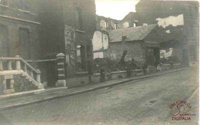 Tamines : Maisons en ruines dans la rue de la Station