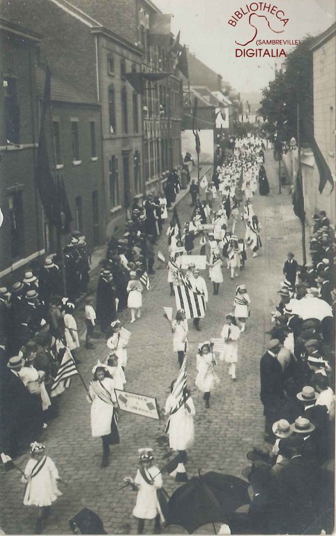 Cérémonie patriotique du 7 septembre 1919 en l'honneur des Combattants d'Auvelais. Défilé.