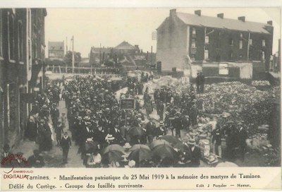 Manifestation patriotique du 25 mai 1919 à la mémoire des martyrs de Tamines. Défilé du cortège - Groupe des fusillés survivants