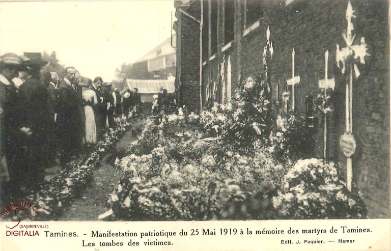 Manifestation patriotique du 25 mai 1919 à la mémoire des martyrs de Tamines. Les tombes des victimes