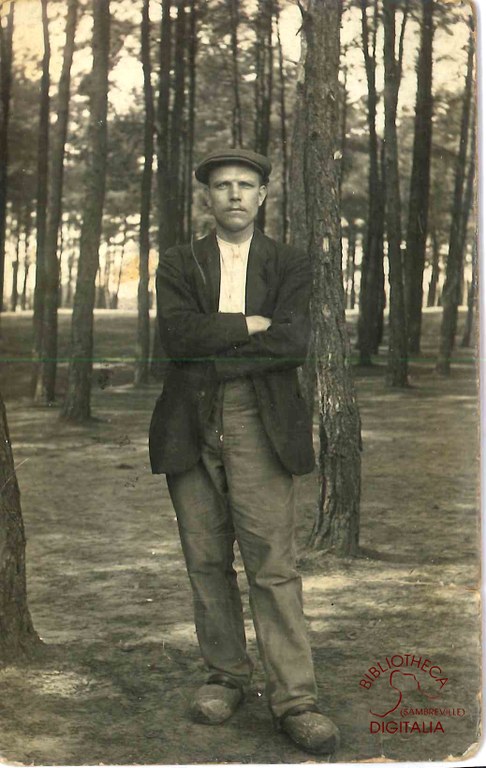 Portrait de Joseph DURVIAUX en habit civil, 1916