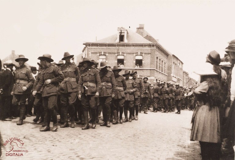 Tamines. Troupe de militaires Néo-Zélandais et belges (fin de la 1ère guerre mondiale)