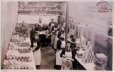 Femmes travaillant au ravitaillement communal d'Auvelais, 1917-1918
