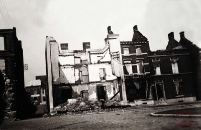 Tamines : ruines après le passage des Allemands en août 1914, sans doute la rue de la Station