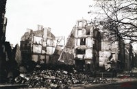 Tamines rue en ruines aux abords de la rue de la Station, après le passage des allemands en août 1914