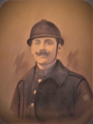 Portrait de Fernand, Ghislain VAN ESPEN ou VAN HESPEN (né à Bovesse le 17/03/1886, Maréchal des logis, 6ème division d'armée, 6ème d'artillerie).