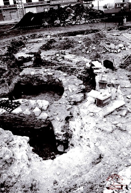 Auvelais vue aérienne des fouilles de la Place d'Auvelais en 2006