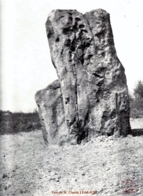 Copie de photographie de la Pierre qui tourne de Velaine sur Sambre (années 1930)