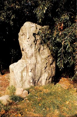 Velaine : La pierre qui tourne