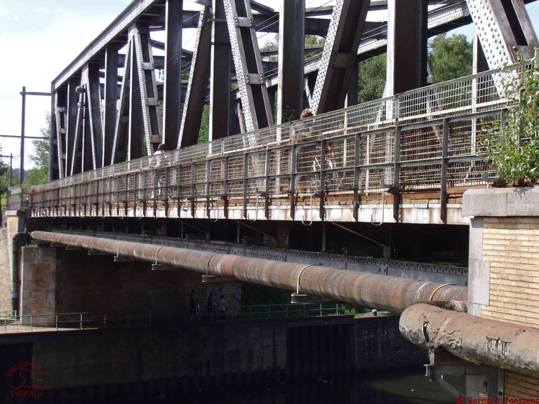 Auvelais : passerelle du pont du chemin de fer