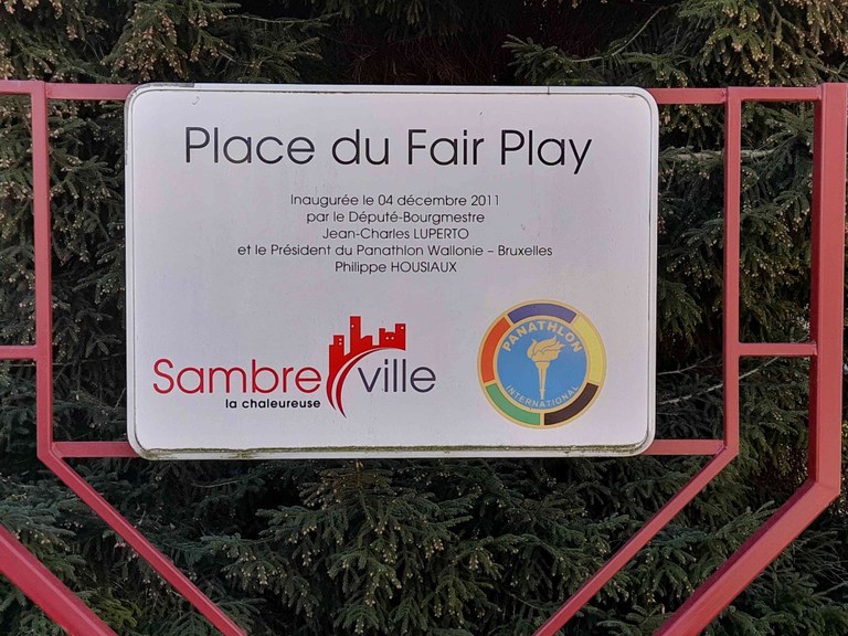 Panneau indicateur de la Place du Fair Play