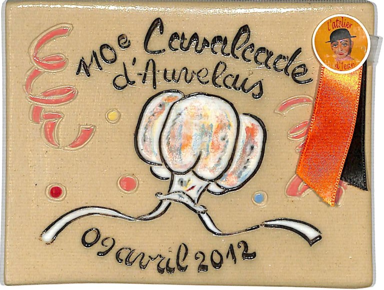 Plaque cémarique commémorant le 110e anniversaire de la Cavalcade d'Auvelais - 9 avril 2012