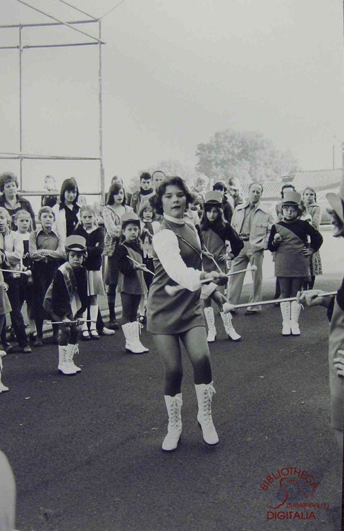 Groupe de majorettes à Tamines