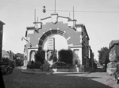 Auvelais : monument aux 2 guerres (ruelle au monument)