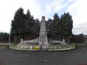 Monument aux morts des 2 guerres. Cimetière d'Auvelais