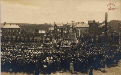 Tamines :inauguration du monument aux fusilles de la Place Saint Martin, en 1926