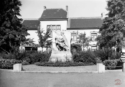 Tamines : monument des combattants (rue des Bachères)