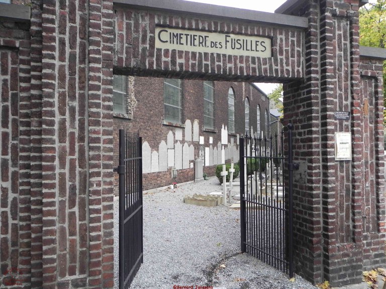 Entrée du cimetière des fusillés de Tamines (Place Saint Martin)
