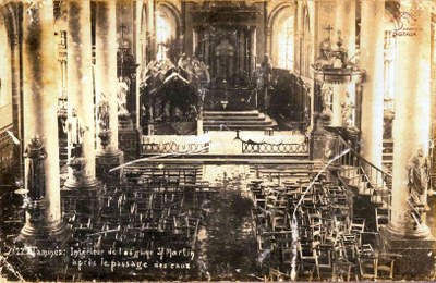 Tamines : intérieur de l'Eglise Saint Martin après inondation