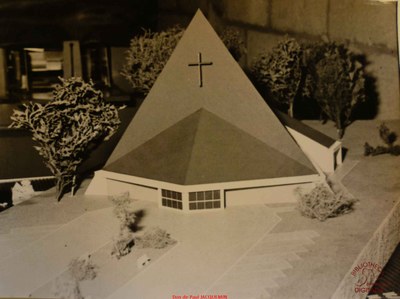 Photo de la maquette du projet de la "nouvelle Eglise de Velaine-sur-Sambre"