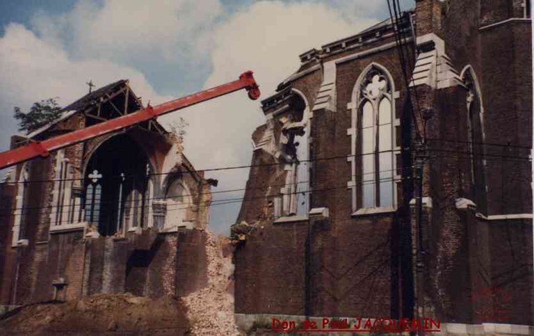 Velaine-sur-Sambre : démolition de l'ancienne Eglise